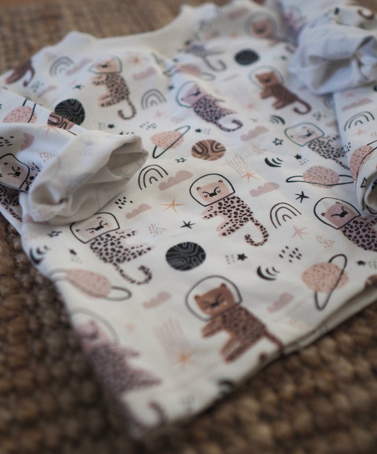 Oversize Langarmshirt Weltall Gr. 74/80