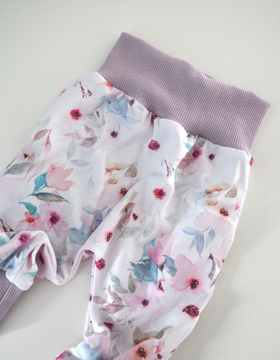 Baggy Pants zarte Blumen Gr. 74