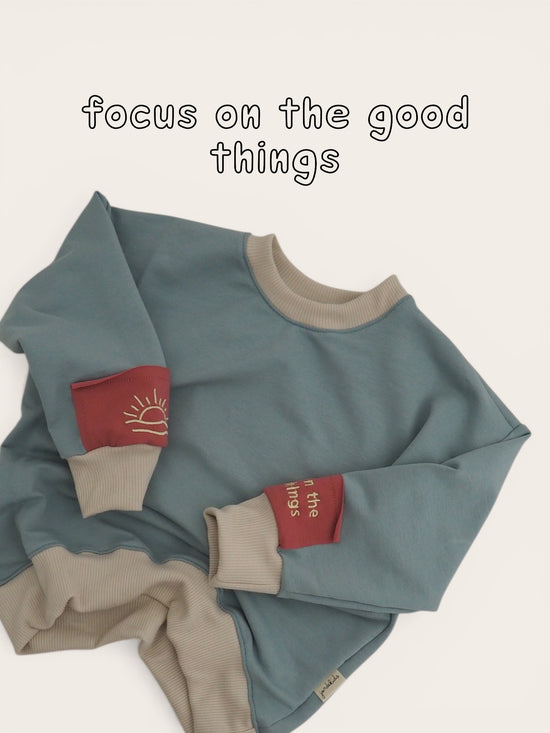 Oversize Sweater focus